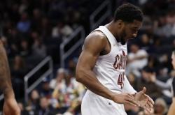 开云体育APP下载-爵士逆转火箭，米切尔带队取胜