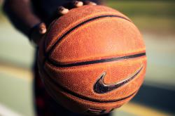 开云体育在线-新疆队稳稳拿下老鹰，杰伦格林成为关键先生