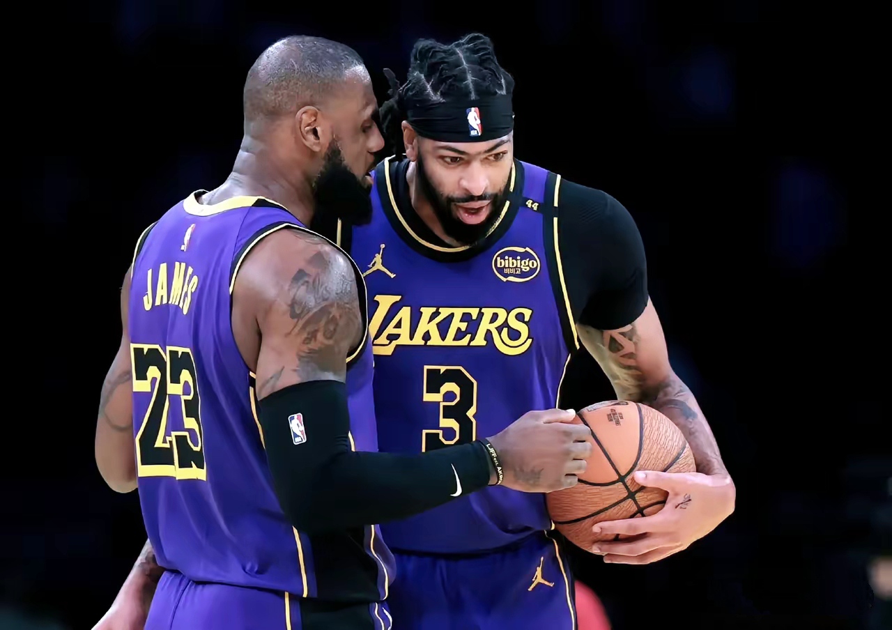 湖人B队轻取尼克斯，福克斯绝境逆转的简单介绍