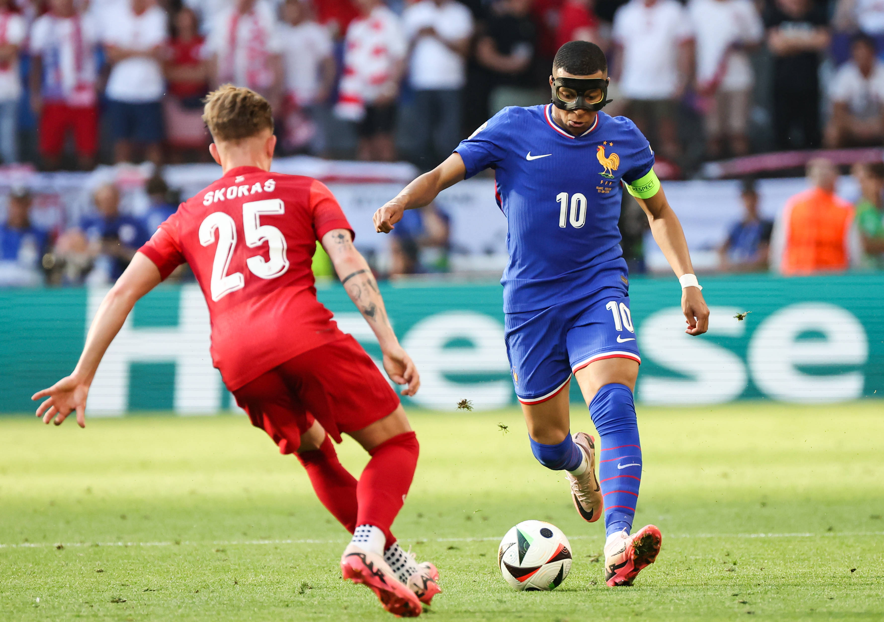 关于决胜时刻!欧洲足球大赛紧张火爆的信息 关于决胜时刻!欧洲足球大赛紧张火爆的信息