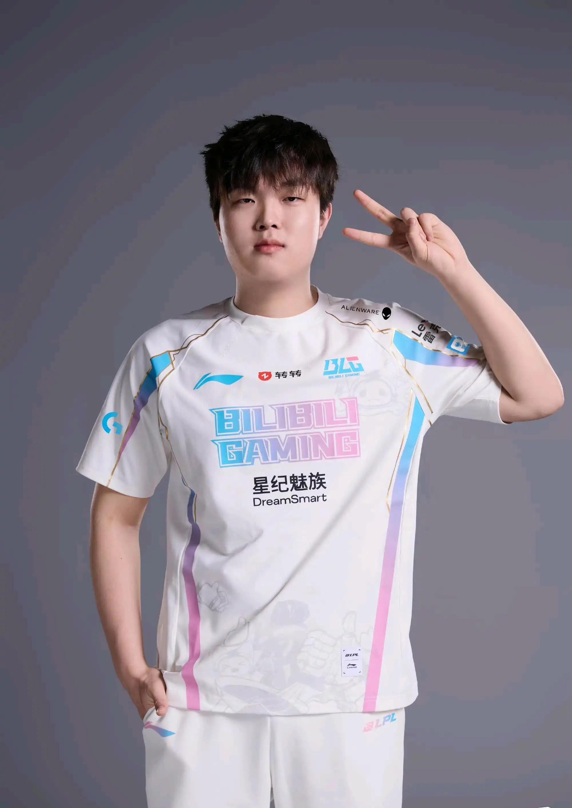 包含BLG完胜RNG,Caps关键制胜的词条 包含BLG完胜RNG,Caps关键制胜的词条