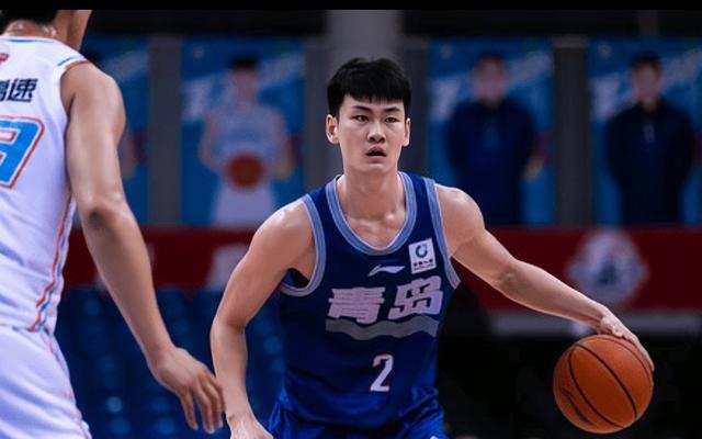 青岛男篮发挥突出,给对手造成威胁 青岛男篮发挥突出,给对手造成威胁