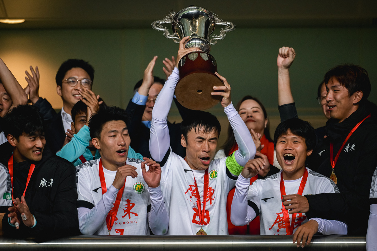 关于亚洲联赛优秀球员大放异彩，在赛场上耀眼夺冠的信息