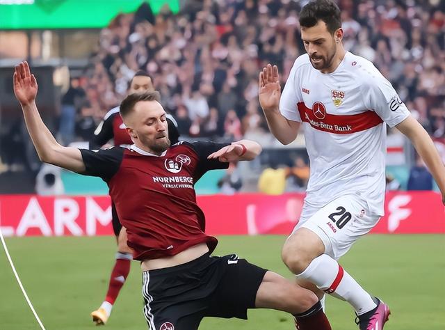 关于沙尔克主场失利，德甲保级形势严峻的信息