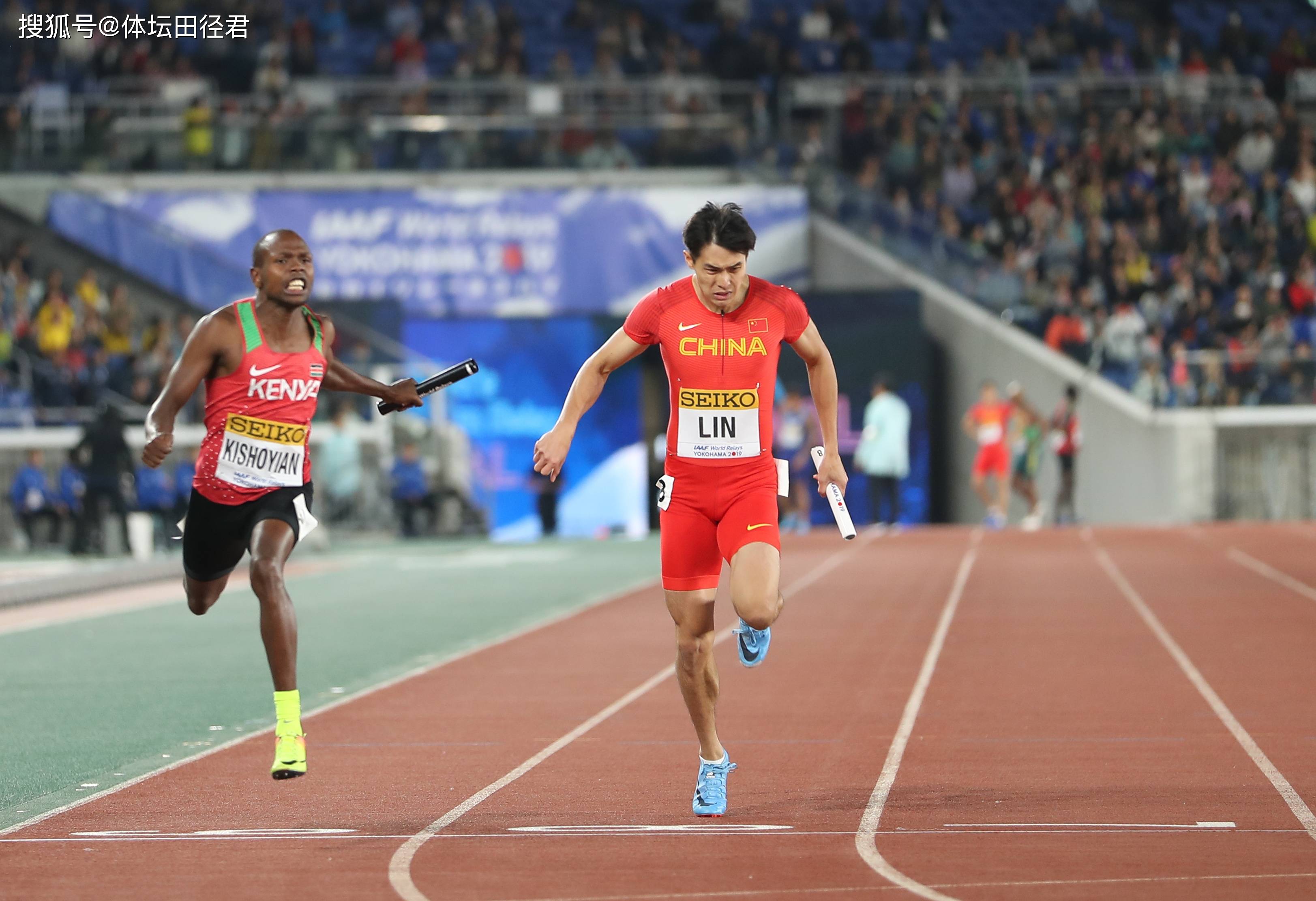 田径赛道上百米飞奔，冠军悬念重重