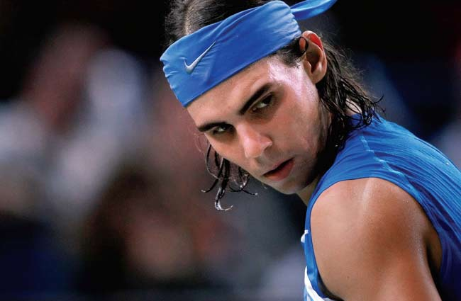 德国力挫对手，喜捧冠军奖杯