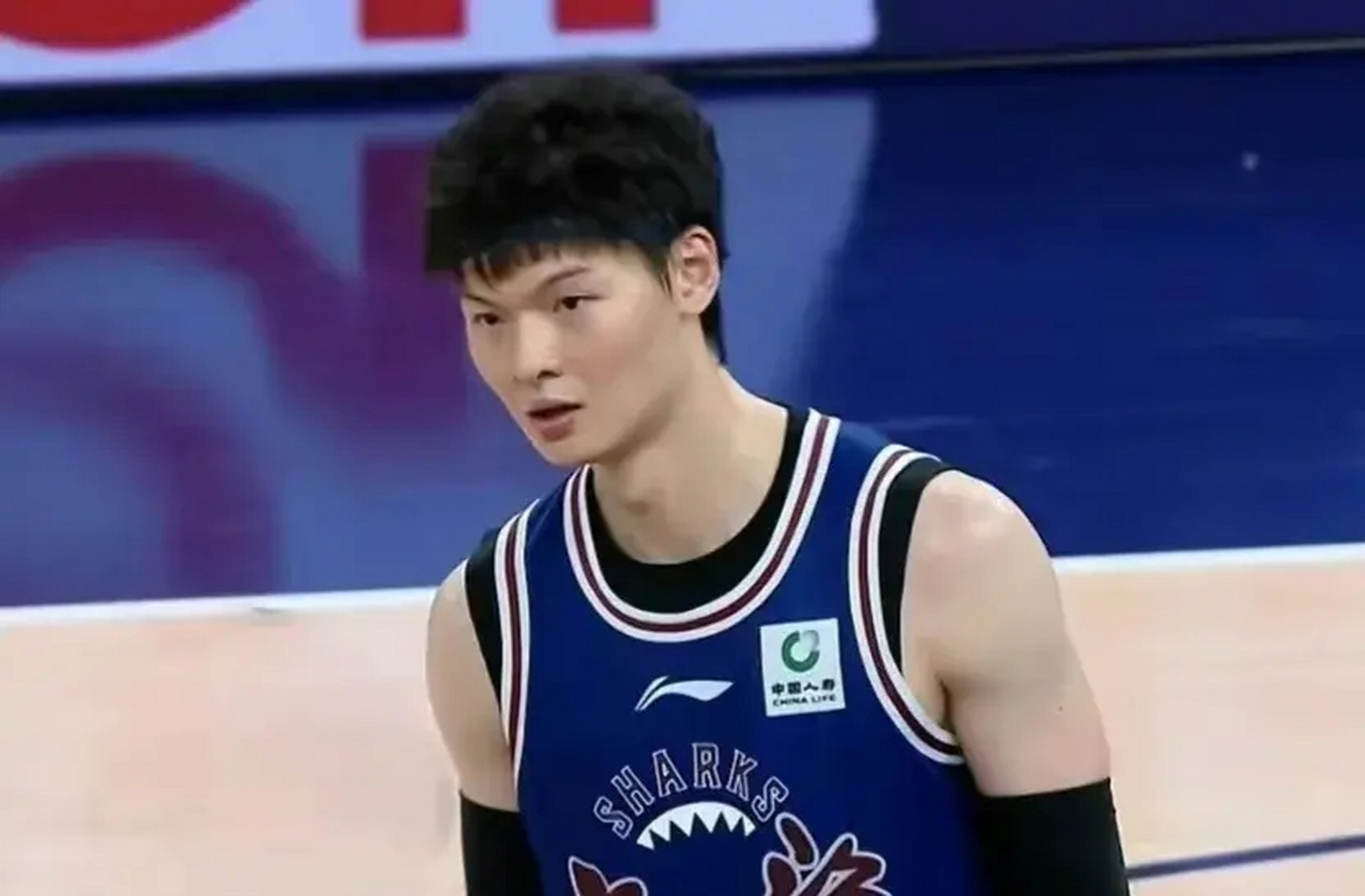 深圳队鏖战广东队，王哲林关键制胜