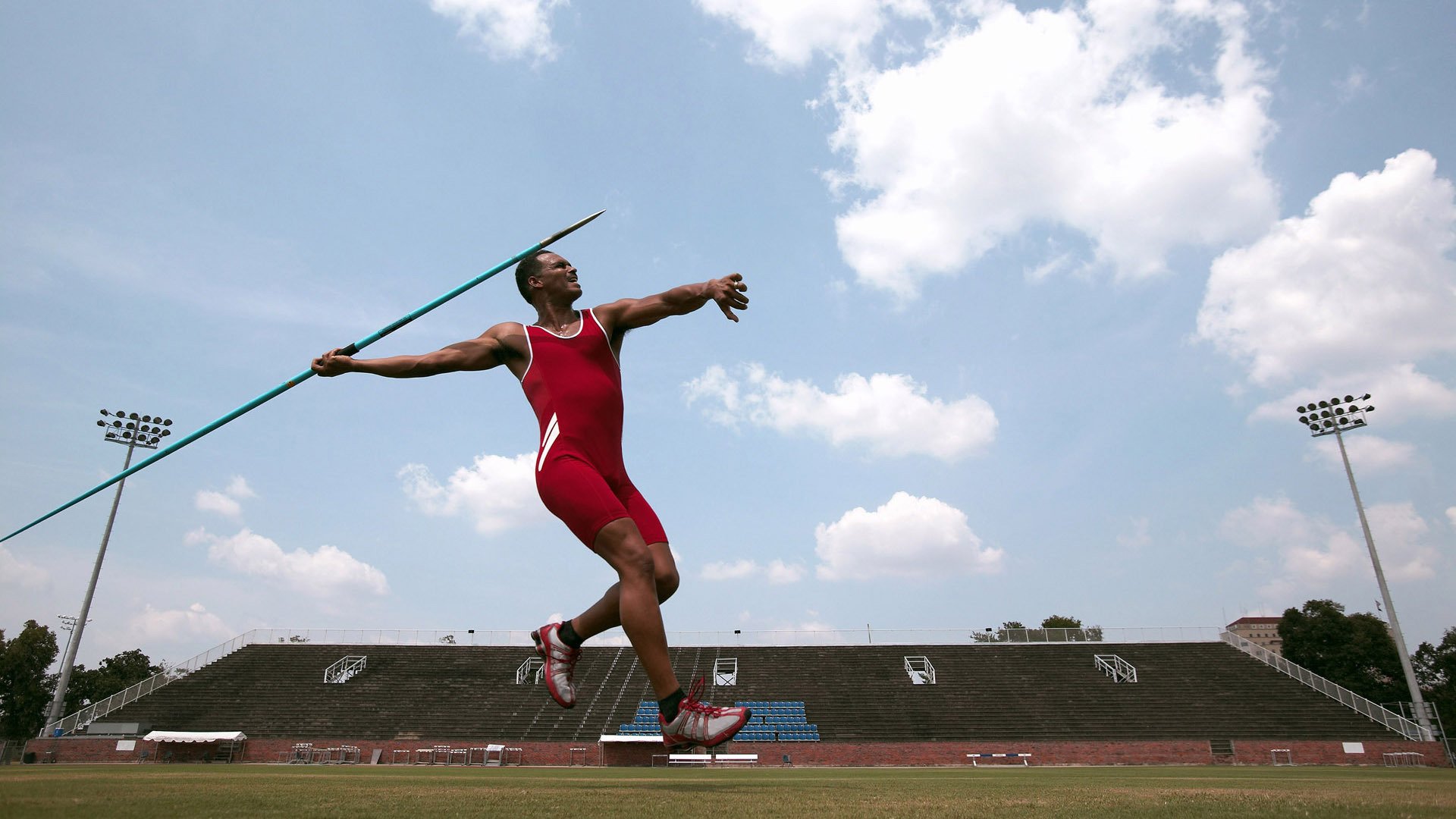 单节风暴！广东队第三节狂飙拉开深圳，詹姆斯化身关键先生定乾坤