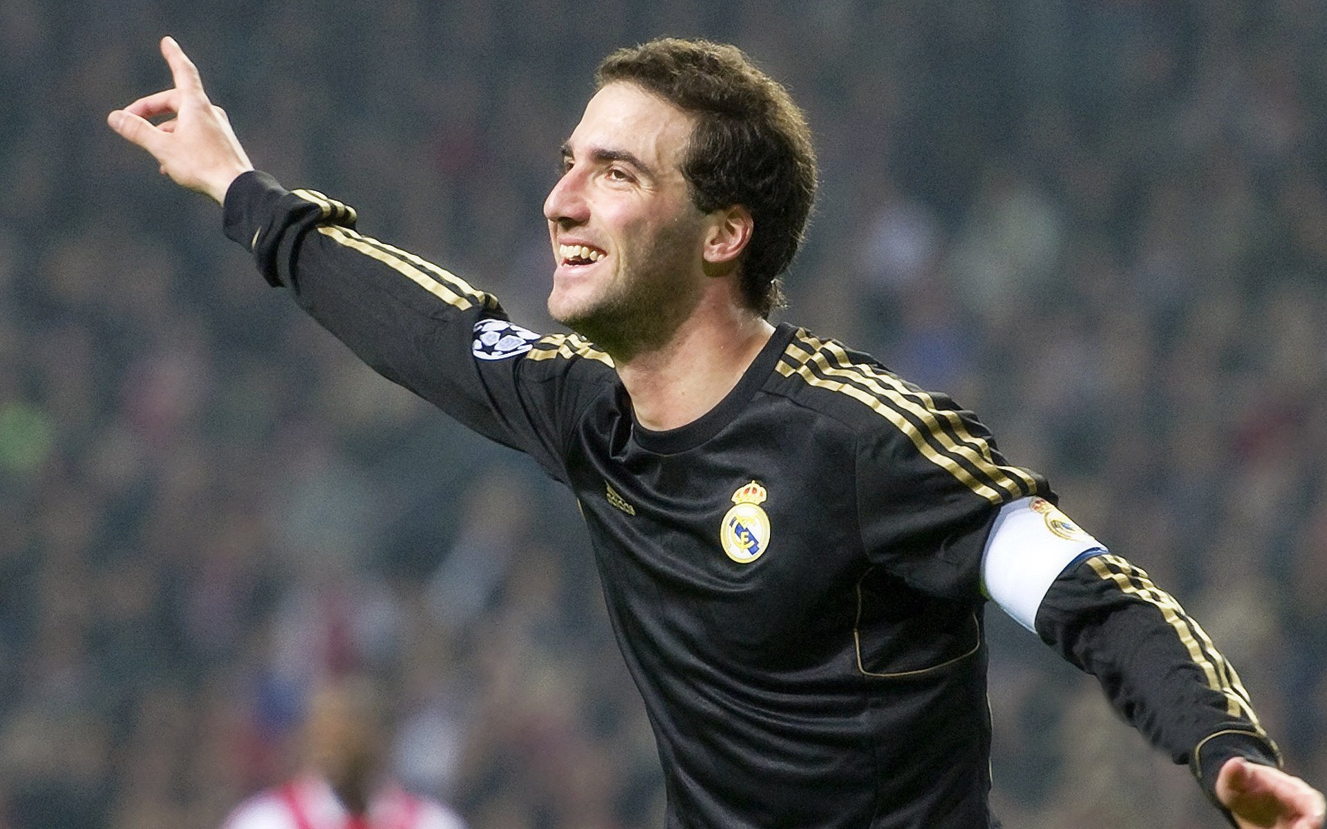 奇才战术压制深圳队，库里成为关键先生